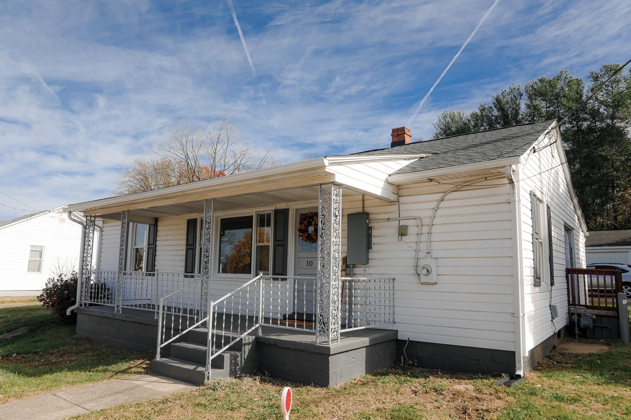 10 BRADLEY LN, WAYNESBORO, Virginia 22980, 2 Bedrooms Bedrooms, ,1 BathroomBathrooms,Residential,10 BRADLEY LN,670783 MLS # 670783 10 BRADLEY LN, WAYNESBORO, Virginia 22980, 2 Bedrooms Bedrooms, ,1 BathroomBathrooms,Residential,10 BRADLEY LN,670783 MLS # 670783