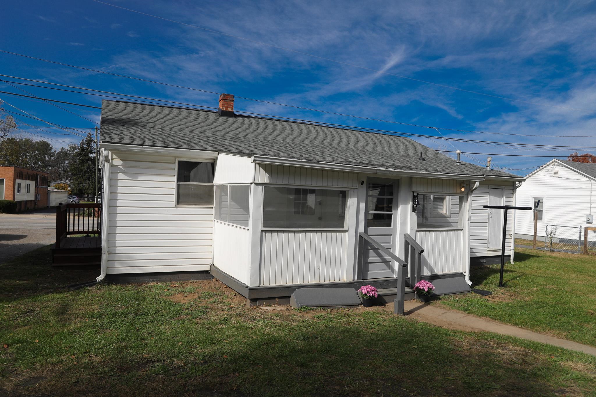 10 BRADLEY LN, WAYNESBORO, Virginia 22980, 2 Bedrooms Bedrooms, ,1 BathroomBathrooms,Residential,10 BRADLEY LN,670783 MLS # 670783 10 BRADLEY LN, WAYNESBORO, Virginia 22980, 2 Bedrooms Bedrooms, ,1 BathroomBathrooms,Residential,10 BRADLEY LN,670783 MLS # 670783