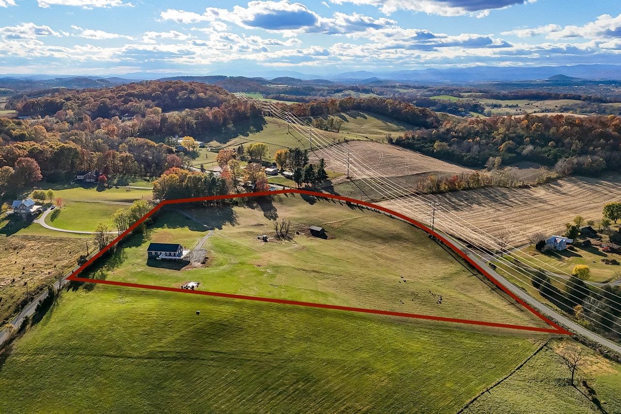 3115 LAIRDS KNOB DR, KEEZLETOWN, Virginia 22832, 3 Bedrooms Bedrooms, ,3 BathroomsBathrooms,Residential,3115 LAIRDS KNOB DR,670785 MLS # 670785 3115 LAIRDS KNOB DR, KEEZLETOWN, Virginia 22832, 3 Bedrooms Bedrooms, ,3 BathroomsBathrooms,Residential,3115 LAIRDS KNOB DR,670785 MLS # 670785