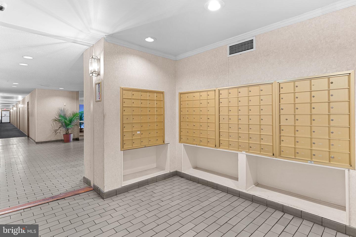 5340 HOLMES RUN PKWY #400, ALEXANDRIA, Virginia 22304, 1 Bedroom Bedrooms, ,1 BathroomBathrooms,Residential,For sale,5340 HOLMES RUN PKWY #400,VAAX2051336 MLS # VAAX2051336 5340 HOLMES RUN PKWY #400, ALEXANDRIA, Virginia 22304, 1 Bedroom Bedrooms, ,1 BathroomBathrooms,Residential,For sale,5340 HOLMES RUN PKWY #400,VAAX2051336 MLS # VAAX2051336