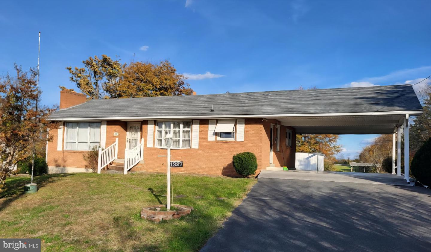 1327 FRONT ROYAL PIKE, WINCHESTER, Virginia 22602, 3 Bedrooms Bedrooms, 8 Rooms Rooms,1 BathroomBathrooms,Residential,For sale,1327 FRONT ROYAL PIKE,VAFV2037834 MLS # VAFV2037834 1327 FRONT ROYAL PIKE, WINCHESTER, Virginia 22602, 3 Bedrooms Bedrooms, 8 Rooms Rooms,1 BathroomBathrooms,Residential,For sale,1327 FRONT ROYAL PIKE,VAFV2037834 MLS # VAFV2037834