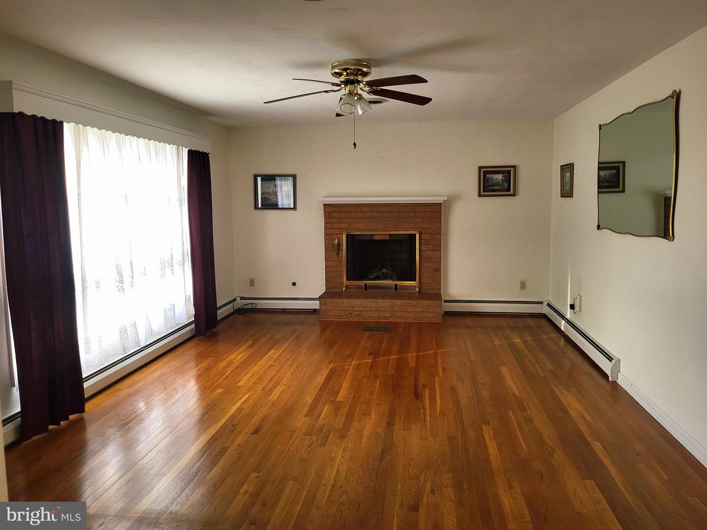 1327 FRONT ROYAL PIKE, WINCHESTER, Virginia 22602, 3 Bedrooms Bedrooms, 8 Rooms Rooms,1 BathroomBathrooms,Residential,For sale,1327 FRONT ROYAL PIKE,VAFV2037834 MLS # VAFV2037834 1327 FRONT ROYAL PIKE, WINCHESTER, Virginia 22602, 3 Bedrooms Bedrooms, 8 Rooms Rooms,1 BathroomBathrooms,Residential,For sale,1327 FRONT ROYAL PIKE,VAFV2037834 MLS # VAFV2037834