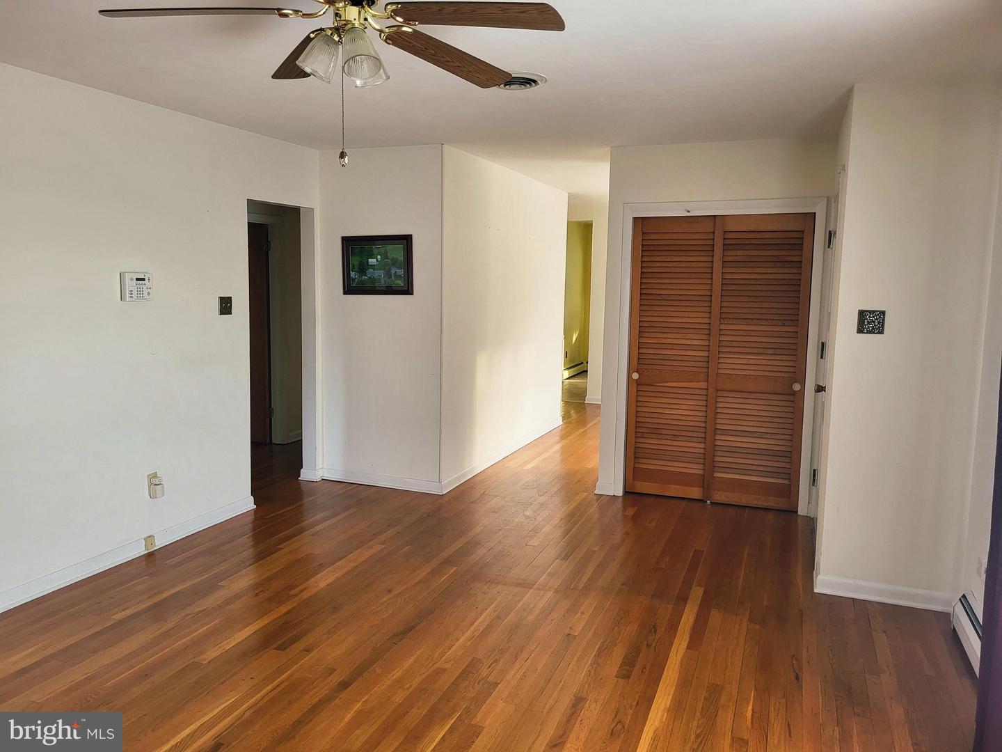 1327 FRONT ROYAL PIKE, WINCHESTER, Virginia 22602, 3 Bedrooms Bedrooms, 8 Rooms Rooms,1 BathroomBathrooms,Residential,For sale,1327 FRONT ROYAL PIKE,VAFV2037834 MLS # VAFV2037834 1327 FRONT ROYAL PIKE, WINCHESTER, Virginia 22602, 3 Bedrooms Bedrooms, 8 Rooms Rooms,1 BathroomBathrooms,Residential,For sale,1327 FRONT ROYAL PIKE,VAFV2037834 MLS # VAFV2037834