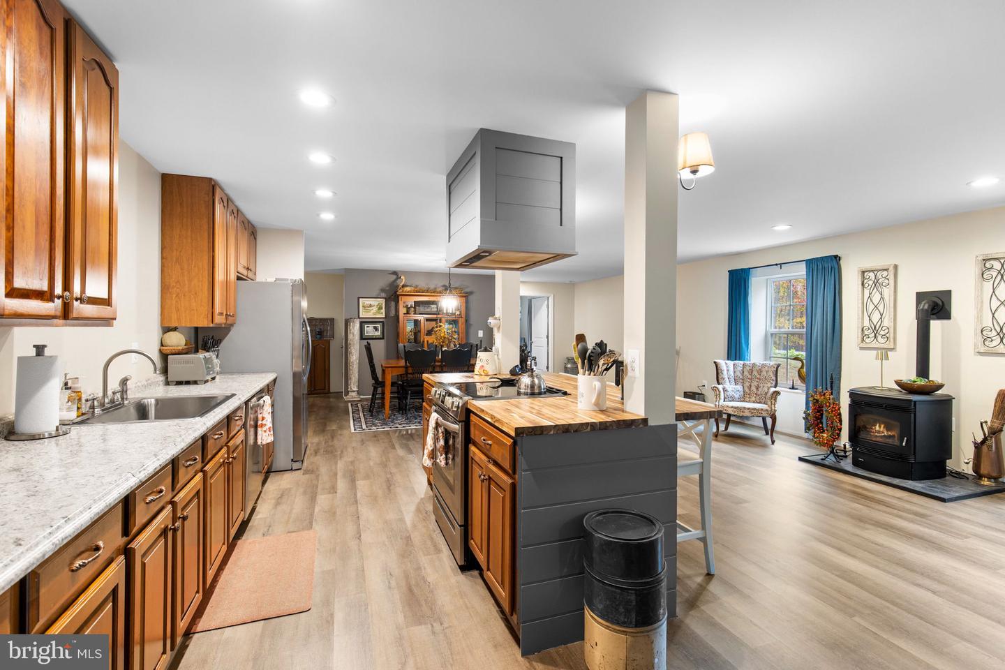 499 POPLAR RD, FREDERICKSBURG, Virginia 22406, 5 Bedrooms Bedrooms, ,4 BathroomsBathrooms,Residential,For sale,499 POPLAR RD,VAST2043990 MLS # VAST2043990 499 POPLAR RD, FREDERICKSBURG, Virginia 22406, 5 Bedrooms Bedrooms, ,4 BathroomsBathrooms,Residential,For sale,499 POPLAR RD,VAST2043990 MLS # VAST2043990