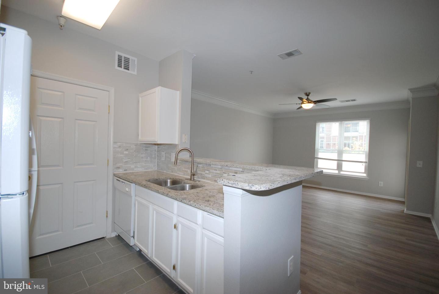 1571 SPRING GATE DR #6209, MCLEAN, Virginia 22102, 1 Bedroom Bedrooms, ,1 BathroomBathrooms,Residential,For sale,1571 SPRING GATE DR #6209,VAFX2277528 MLS # VAFX2277528 1571 SPRING GATE DR #6209, MCLEAN, Virginia 22102, 1 Bedroom Bedrooms, ,1 BathroomBathrooms,Residential,For sale,1571 SPRING GATE DR #6209,VAFX2277528 MLS # VAFX2277528