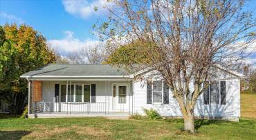 80 HONEYSUCKLE AVE, WOODSTOCK, Virginia 22664, 2 Bedrooms Bedrooms, 8 Rooms Rooms,2 BathroomsBathrooms,Residential,For sale,80 HONEYSUCKLE AVE,VASH2012922 MLS # VASH2012922