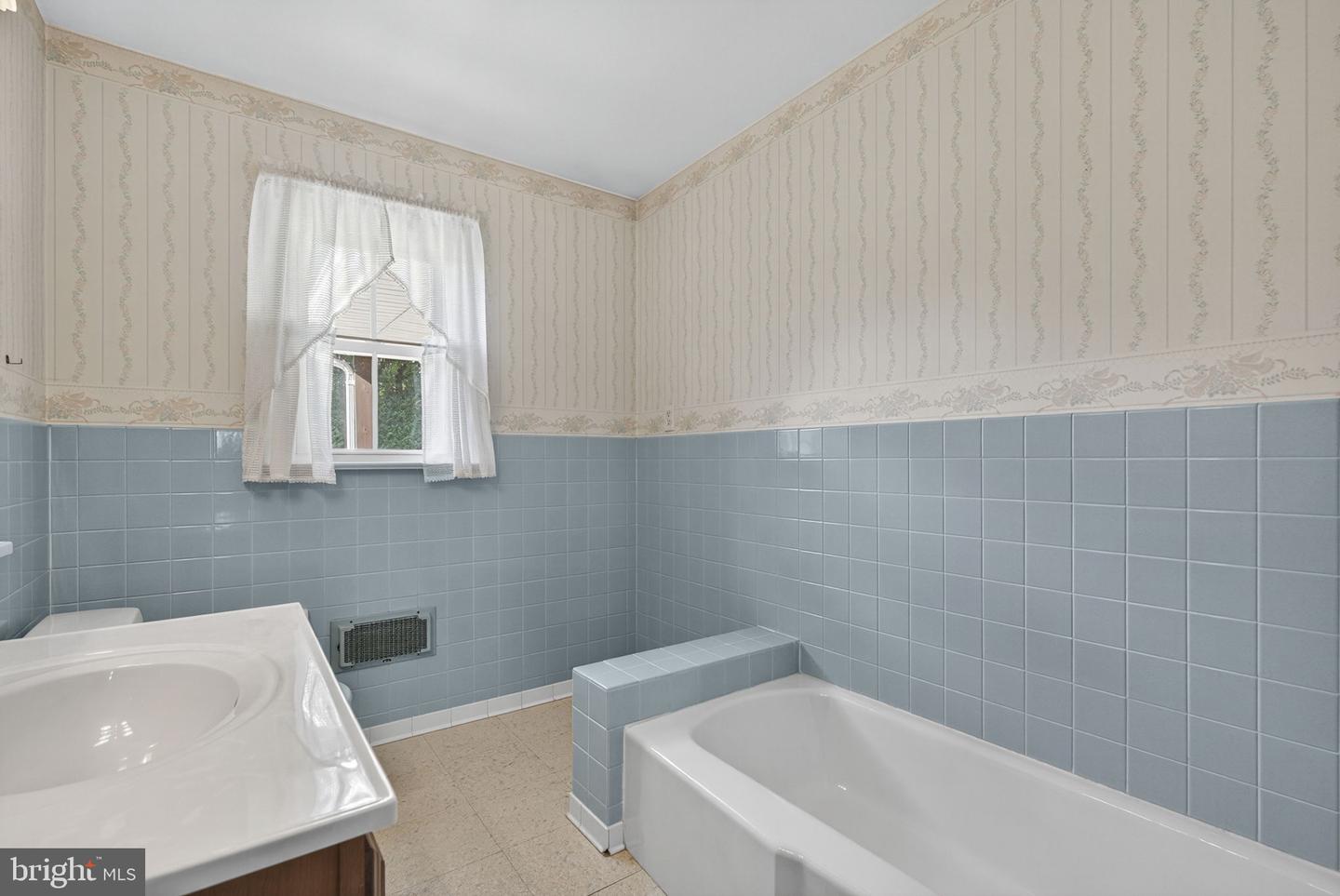 1243 N FREDERICK PIKE, WINCHESTER, Virginia 22603, 3 Bedrooms Bedrooms, ,2 BathroomsBathrooms,Residential,For sale,1243 N FREDERICK PIKE,VAFV2037860 MLS # VAFV2037860 1243 N FREDERICK PIKE, WINCHESTER, Virginia 22603, 3 Bedrooms Bedrooms, ,2 BathroomsBathrooms,Residential,For sale,1243 N FREDERICK PIKE,VAFV2037860 MLS # VAFV2037860