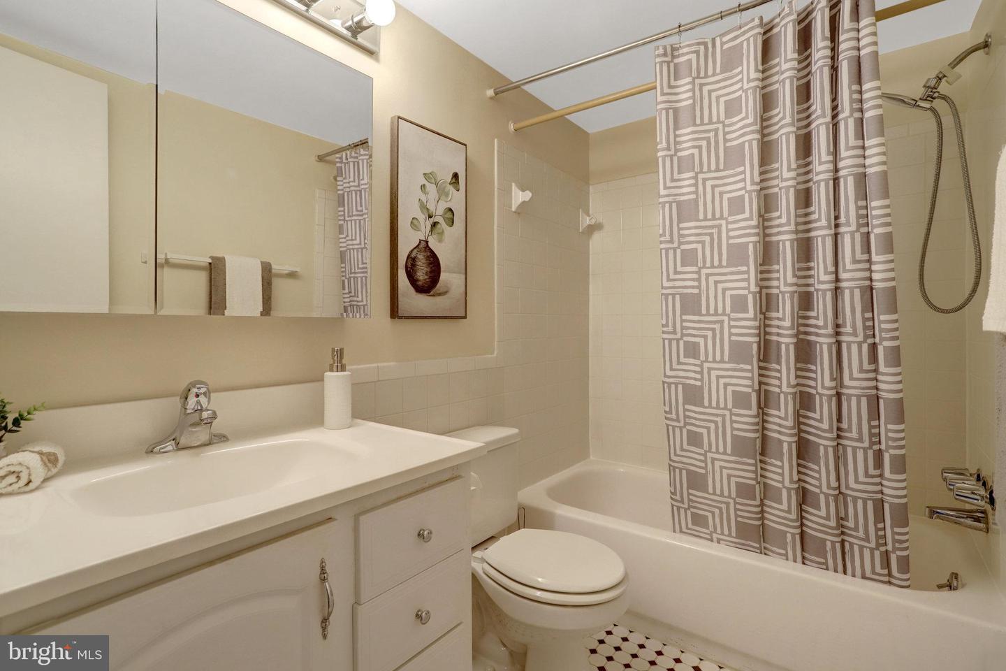 3100 S MANCHESTER ST #442, FALLS CHURCH, Virginia 22044, 2 Bedrooms Bedrooms, ,2 BathroomsBathrooms,Residential,For sale,3100 S MANCHESTER ST #442,VAFX2277824 MLS # VAFX2277824 3100 S MANCHESTER ST #442, FALLS CHURCH, Virginia 22044, 2 Bedrooms Bedrooms, ,2 BathroomsBathrooms,Residential,For sale,3100 S MANCHESTER ST #442,VAFX2277824 MLS # VAFX2277824