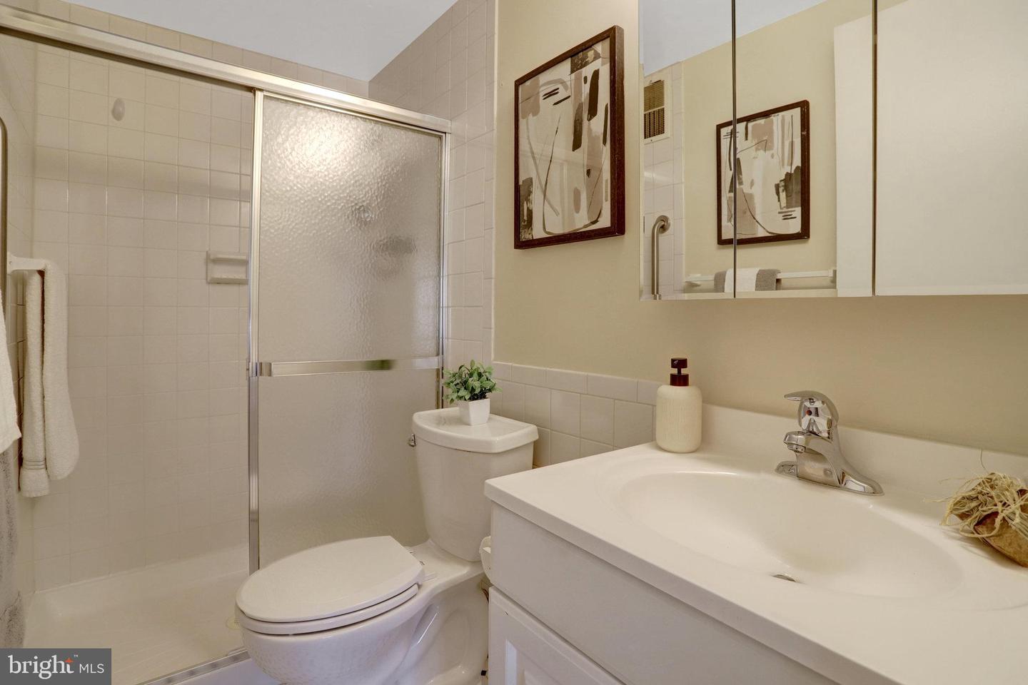 3100 S MANCHESTER ST #442, FALLS CHURCH, Virginia 22044, 2 Bedrooms Bedrooms, ,2 BathroomsBathrooms,Residential,For sale,3100 S MANCHESTER ST #442,VAFX2277824 MLS # VAFX2277824 3100 S MANCHESTER ST #442, FALLS CHURCH, Virginia 22044, 2 Bedrooms Bedrooms, ,2 BathroomsBathrooms,Residential,For sale,3100 S MANCHESTER ST #442,VAFX2277824 MLS # VAFX2277824