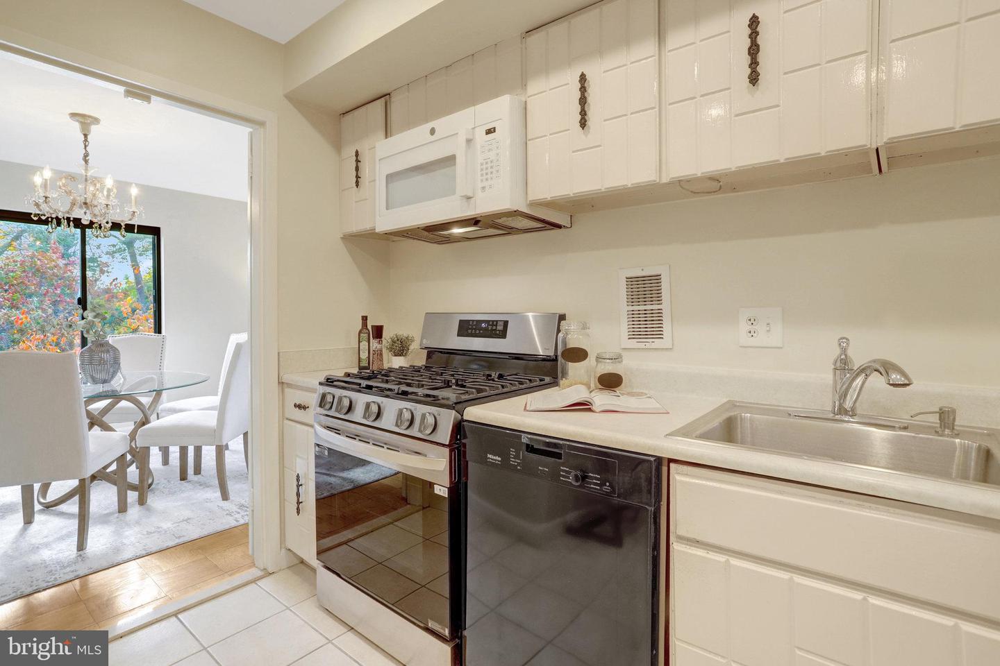 3100 S MANCHESTER ST #442, FALLS CHURCH, Virginia 22044, 2 Bedrooms Bedrooms, ,2 BathroomsBathrooms,Residential,For sale,3100 S MANCHESTER ST #442,VAFX2277824 MLS # VAFX2277824 3100 S MANCHESTER ST #442, FALLS CHURCH, Virginia 22044, 2 Bedrooms Bedrooms, ,2 BathroomsBathrooms,Residential,For sale,3100 S MANCHESTER ST #442,VAFX2277824 MLS # VAFX2277824