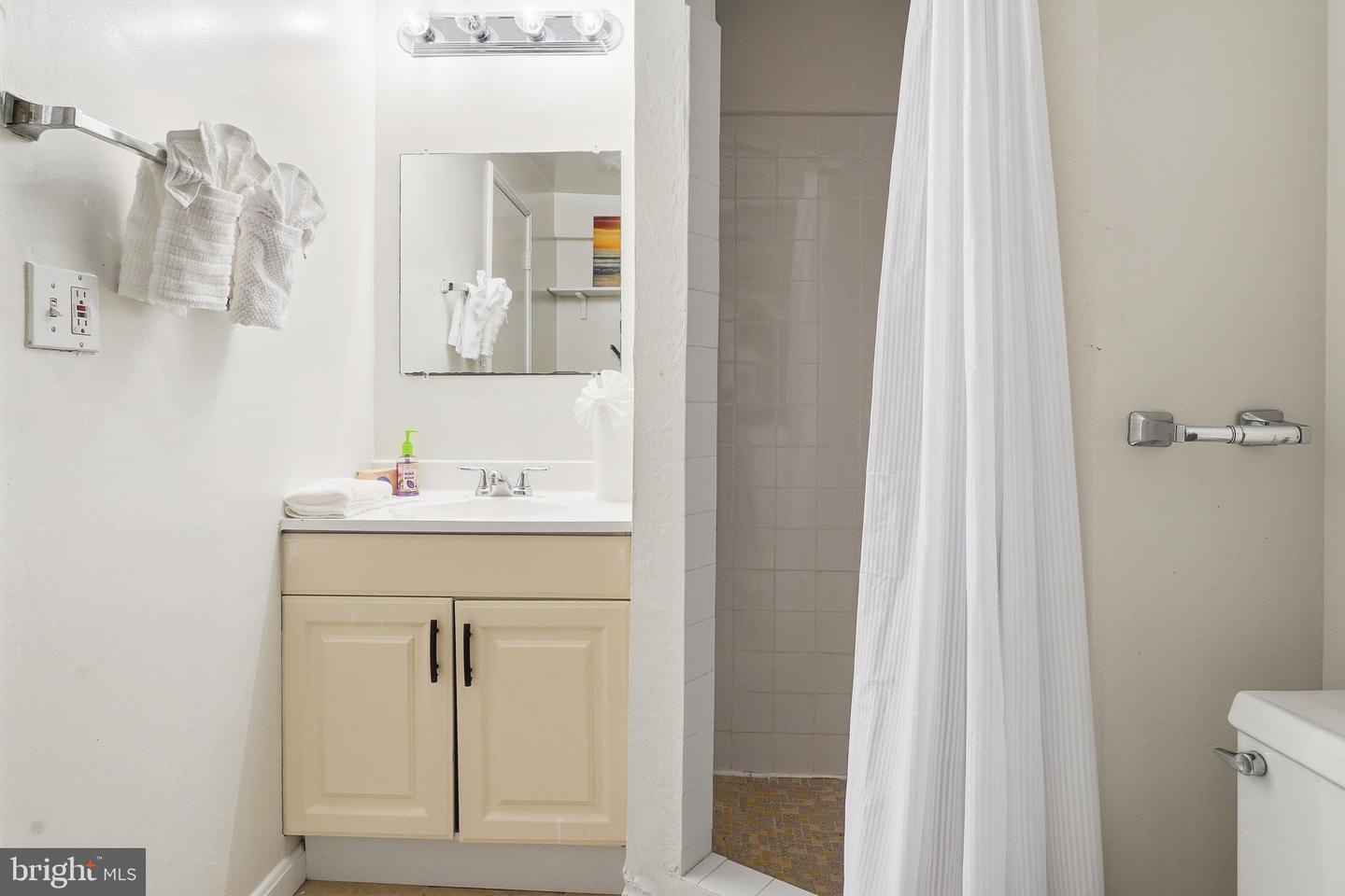 4673 34TH ST S, ARLINGTON, Virginia 22206, 3 Bedrooms Bedrooms, ,2 BathroomsBathrooms,Residential,For sale,4673 34TH ST S,VAAR2065672 MLS # VAAR2065672 4673 34TH ST S, ARLINGTON, Virginia 22206, 3 Bedrooms Bedrooms, ,2 BathroomsBathrooms,Residential,For sale,4673 34TH ST S,VAAR2065672 MLS # VAAR2065672