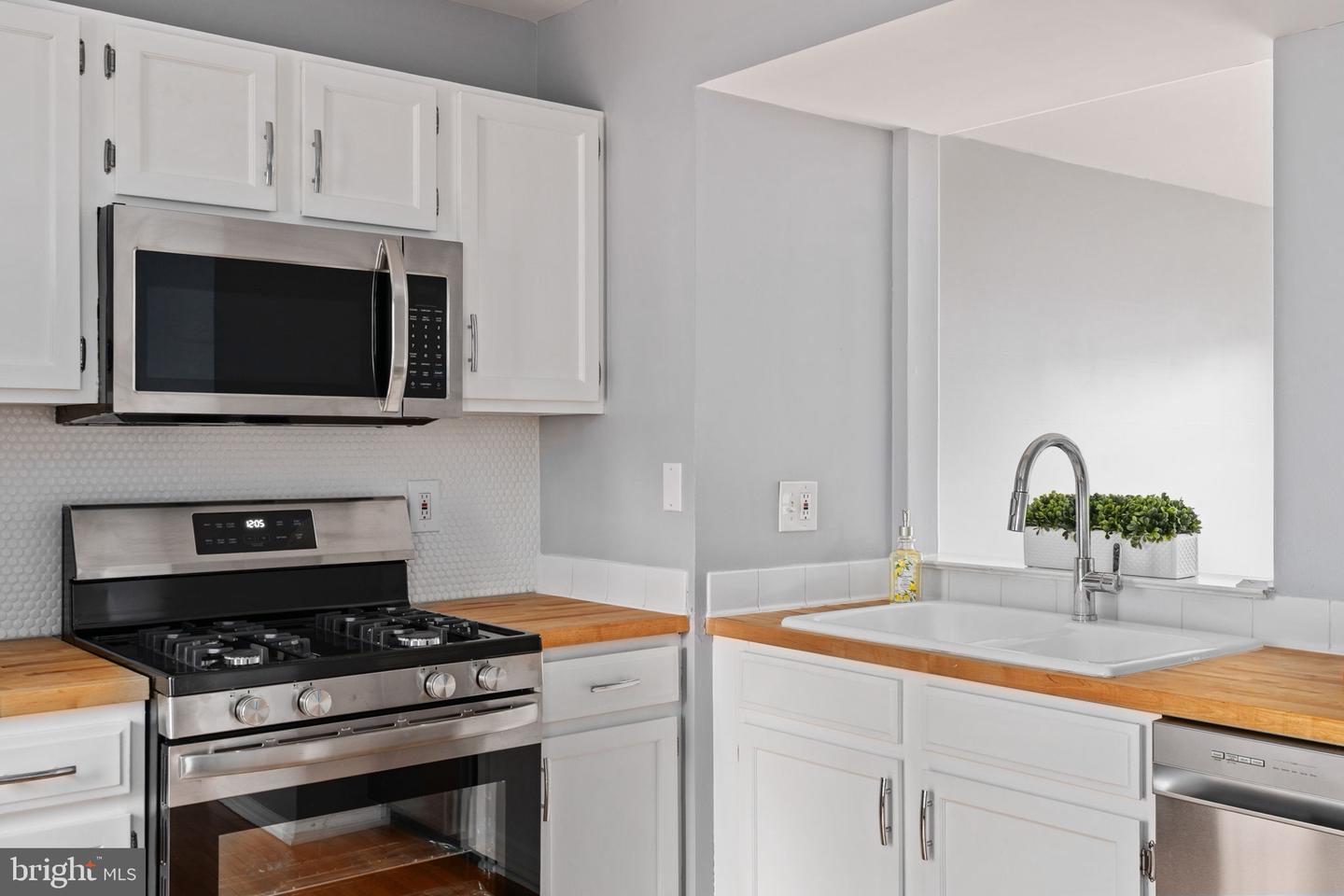 3066 ANTRIM CIR, DUMFRIES, Virginia 22026, 3 Bedrooms Bedrooms, ,2 BathroomsBathrooms,Residential,For sale,3066 ANTRIM CIR,VAPW2107284 MLS # VAPW2107284 3066 ANTRIM CIR, DUMFRIES, Virginia 22026, 3 Bedrooms Bedrooms, ,2 BathroomsBathrooms,Residential,For sale,3066 ANTRIM CIR,VAPW2107284 MLS # VAPW2107284