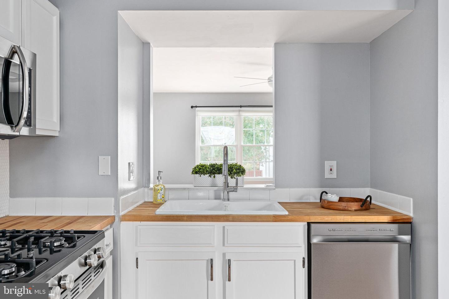 3066 ANTRIM CIR, DUMFRIES, Virginia 22026, 3 Bedrooms Bedrooms, ,2 BathroomsBathrooms,Residential,For sale,3066 ANTRIM CIR,VAPW2107284 MLS # VAPW2107284 3066 ANTRIM CIR, DUMFRIES, Virginia 22026, 3 Bedrooms Bedrooms, ,2 BathroomsBathrooms,Residential,For sale,3066 ANTRIM CIR,VAPW2107284 MLS # VAPW2107284