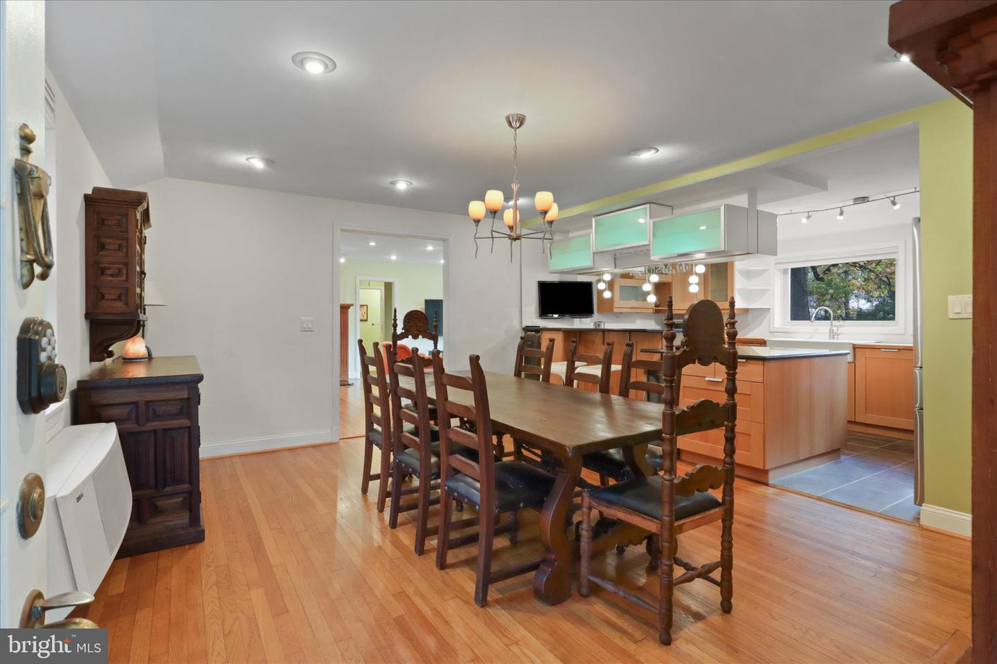 7914 IDYLWOOD RD, DUNN LORING, Virginia 22027, 2 Bedrooms Bedrooms, ,1 BathroomBathrooms,Residential,For sale,7914 IDYLWOOD RD,VAFX2277822 MLS # VAFX2277822 7914 IDYLWOOD RD, DUNN LORING, Virginia 22027, 2 Bedrooms Bedrooms, ,1 BathroomBathrooms,Residential,For sale,7914 IDYLWOOD RD,VAFX2277822 MLS # VAFX2277822