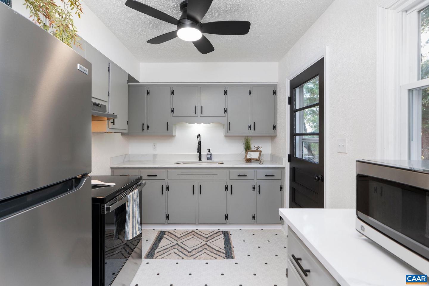 2418 W BEVERLEY ST, STAUNTON, Virginia 24401, 3 Bedrooms Bedrooms, ,1 BathroomBathrooms,Residential,For sale,2418 W BEVERLEY ST,670712 MLS # 670712 2418 W BEVERLEY ST, STAUNTON, Virginia 24401, 3 Bedrooms Bedrooms, ,1 BathroomBathrooms,Residential,For sale,2418 W BEVERLEY ST,670712 MLS # 670712