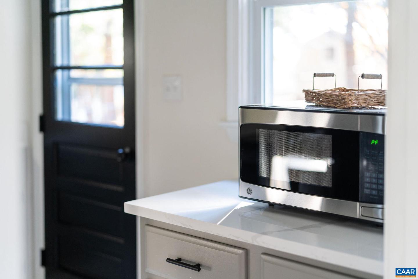 2418 W BEVERLEY ST, STAUNTON, Virginia 24401, 3 Bedrooms Bedrooms, ,1 BathroomBathrooms,Residential,For sale,2418 W BEVERLEY ST,670712 MLS # 670712 2418 W BEVERLEY ST, STAUNTON, Virginia 24401, 3 Bedrooms Bedrooms, ,1 BathroomBathrooms,Residential,For sale,2418 W BEVERLEY ST,670712 MLS # 670712