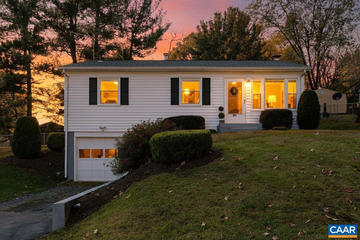 2418 W BEVERLEY ST, STAUNTON, Virginia 24401, 3 Bedrooms Bedrooms, ,1 BathroomBathrooms,Residential,For sale,2418 W BEVERLEY ST,670712 MLS # 670712 2418 W BEVERLEY ST, STAUNTON, Virginia 24401, 3 Bedrooms Bedrooms, ,1 BathroomBathrooms,Residential,For sale,2418 W BEVERLEY ST,670712 MLS # 670712