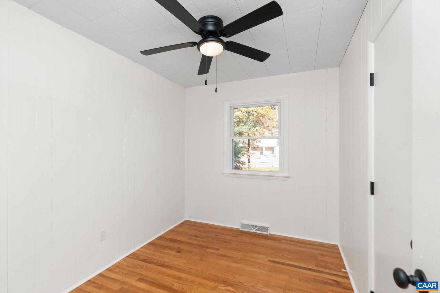 2418 W BEVERLEY ST, STAUNTON, Virginia 24401, 3 Bedrooms Bedrooms, ,1 BathroomBathrooms,Residential,For sale,2418 W BEVERLEY ST,670712 MLS # 670712 2418 W BEVERLEY ST, STAUNTON, Virginia 24401, 3 Bedrooms Bedrooms, ,1 BathroomBathrooms,Residential,For sale,2418 W BEVERLEY ST,670712 MLS # 670712