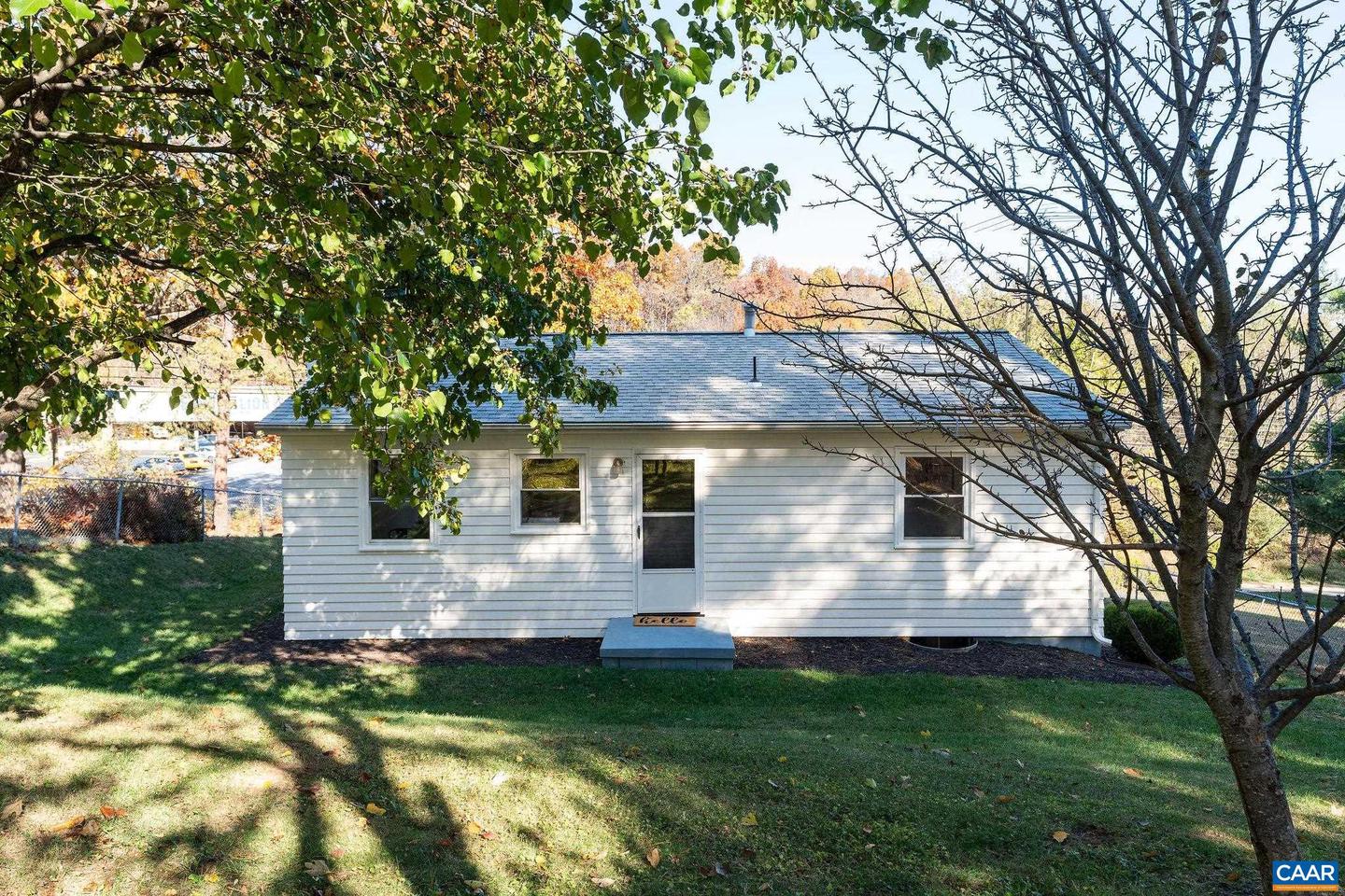 2418 W BEVERLEY ST, STAUNTON, Virginia 24401, 3 Bedrooms Bedrooms, ,1 BathroomBathrooms,Residential,For sale,2418 W BEVERLEY ST,670712 MLS # 670712 2418 W BEVERLEY ST, STAUNTON, Virginia 24401, 3 Bedrooms Bedrooms, ,1 BathroomBathrooms,Residential,For sale,2418 W BEVERLEY ST,670712 MLS # 670712