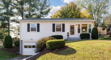 2418 W BEVERLEY ST, STAUNTON, Virginia 24401, 3 Bedrooms Bedrooms, ,1 BathroomBathrooms,Residential,For sale,2418 W BEVERLEY ST,670712 MLS # 670712