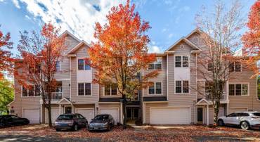 12737 FAIR BRIAR LN, FAIRFAX, Virginia 22033, 2 Bedrooms Bedrooms, ,1 BathroomBathrooms,Residential,For sale,12737 FAIR BRIAR LN,VAFX2277874 MLS # VAFX2277874