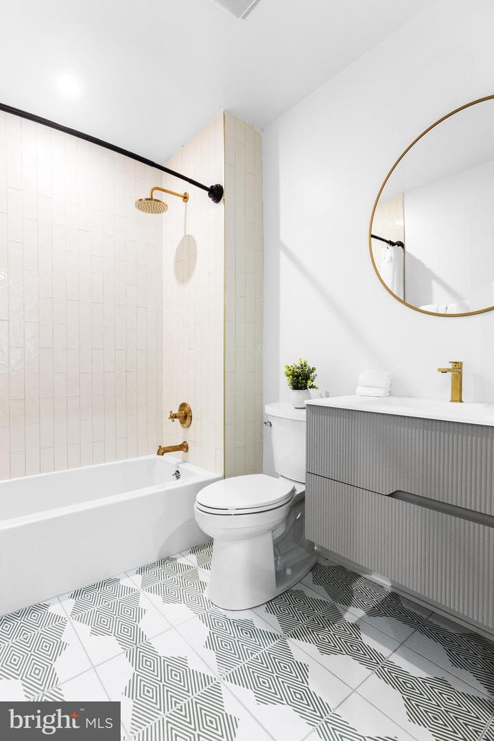 1124 FLORIDA NE #210, WASHINGTON, District Of Columbia 20002, 2 Bedrooms Bedrooms, ,2 BathroomsBathrooms,Residential,For sale,1124 FLORIDA NE #210,DCDC2230440 MLS # DCDC2230440