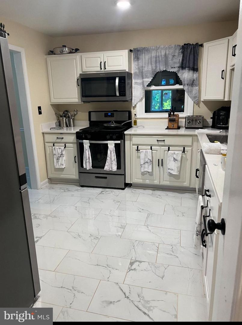 4700 KORVETT DR, WOODBRIDGE, Virginia 22193, 6 Bedrooms Bedrooms, ,2 BathroomsBathrooms,Residential,For sale,4700 KORVETT DR,VAPW2107310 MLS # VAPW2107310 4700 KORVETT DR, WOODBRIDGE, Virginia 22193, 6 Bedrooms Bedrooms, ,2 BathroomsBathrooms,Residential,For sale,4700 KORVETT DR,VAPW2107310 MLS # VAPW2107310