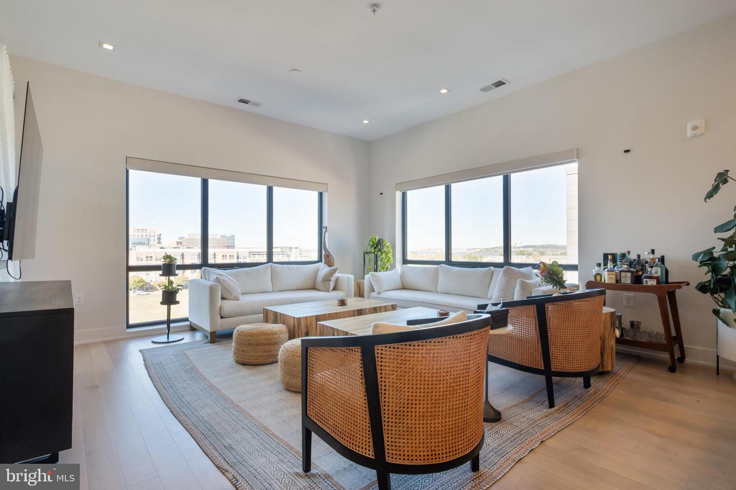 701 SWANN AVE #611, ALEXANDRIA, Virginia 22301, 2 Bedrooms Bedrooms, ,3 BathroomsBathrooms,Residential,For sale,701 SWANN AVE #611,VAAX2051502 MLS # VAAX2051502 701 SWANN AVE #611, ALEXANDRIA, Virginia 22301, 2 Bedrooms Bedrooms, ,3 BathroomsBathrooms,Residential,For sale,701 SWANN AVE #611,VAAX2051502 MLS # VAAX2051502