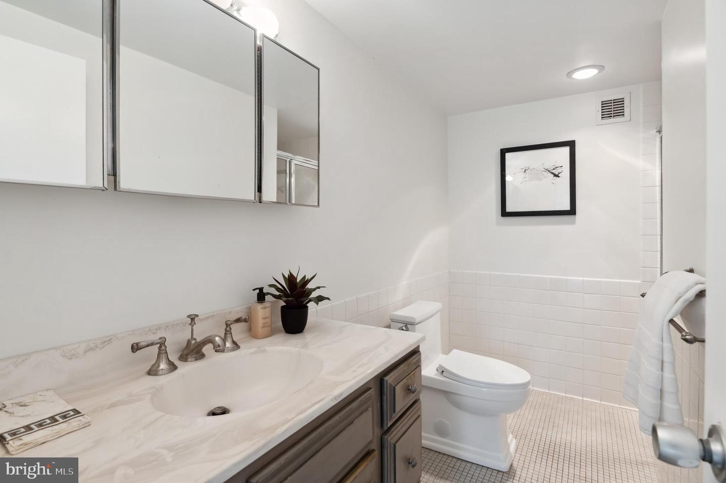 4100 CATHEDRAL AVE NW #709, WASHINGTON, District Of Columbia 20016, 3 Bedrooms Bedrooms, ,3 BathroomsBathrooms,Residential,For sale,4100 CATHEDRAL AVE NW #709,DCDC2230584 MLS # DCDC2230584 4100 CATHEDRAL AVE NW #709, WASHINGTON, District Of Columbia 20016, 3 Bedrooms Bedrooms, ,3 BathroomsBathrooms,Residential,For sale,4100 CATHEDRAL AVE NW #709,DCDC2230584 MLS # DCDC2230584