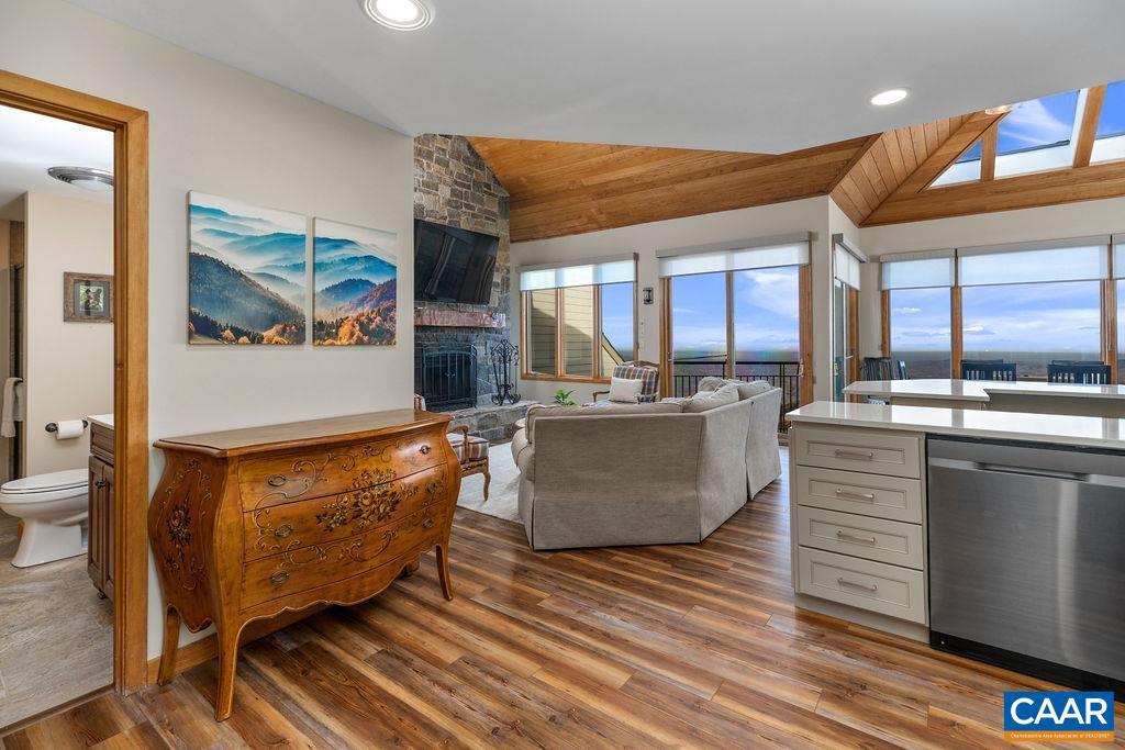 1582 VISTAS CONDOS, WINTERGREEN RESORT, Virginia 22967, 3 Bedrooms Bedrooms, ,3 BathroomsBathrooms,Residential,For sale,1582 VISTAS CONDOS,670755 MLS # 670755 1582 VISTAS CONDOS, WINTERGREEN RESORT, Virginia 22967, 3 Bedrooms Bedrooms, ,3 BathroomsBathrooms,Residential,For sale,1582 VISTAS CONDOS,670755 MLS # 670755