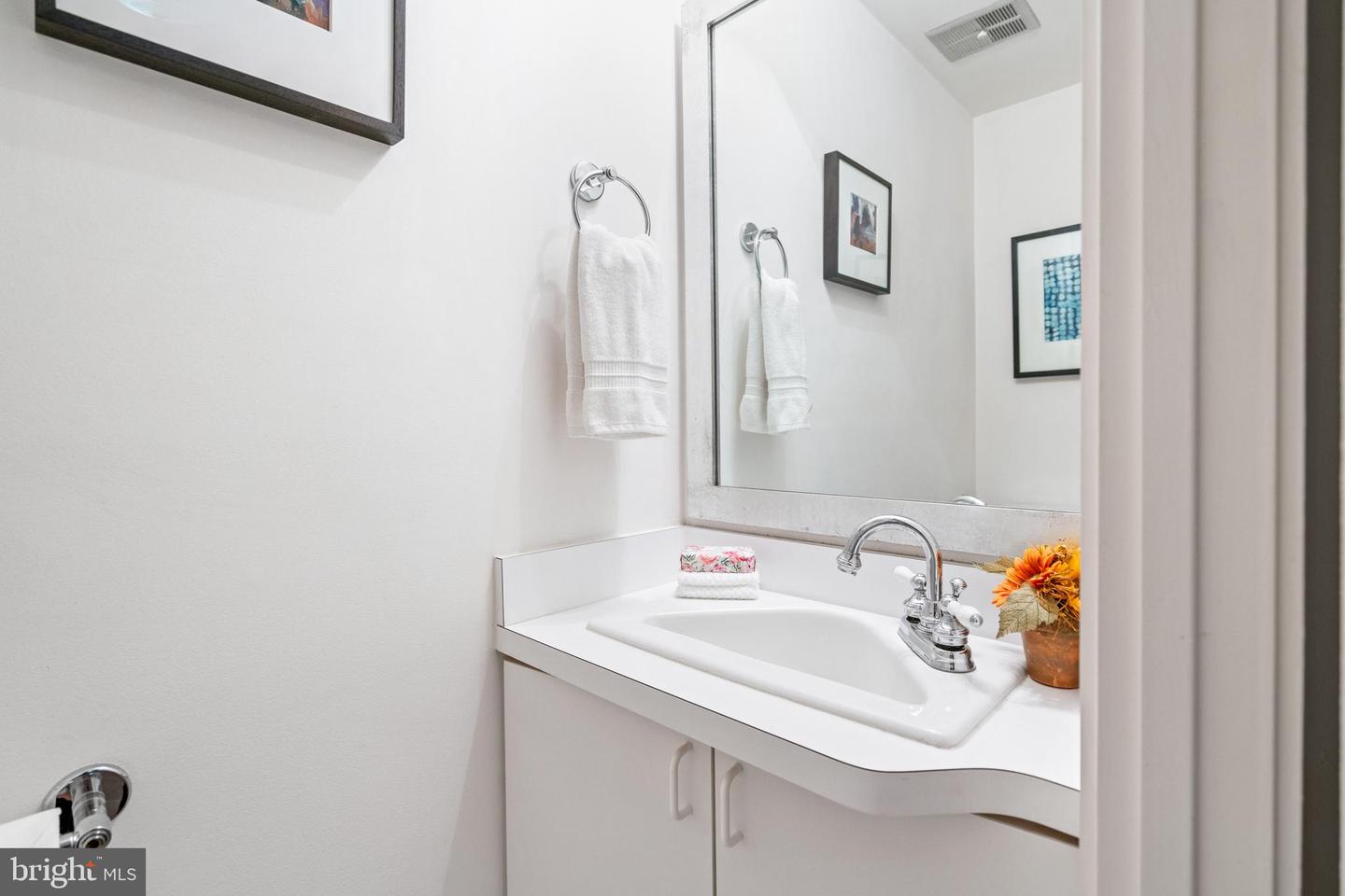 1341 EAST CAPITOL ST SE #302, WASHINGTON, District Of Columbia 20003, 2 Bedrooms Bedrooms, ,1 BathroomBathrooms,Residential,For sale,1341 EAST CAPITOL ST SE #302,DCDC2225476 MLS # DCDC2225476 1341 EAST CAPITOL ST SE #302, WASHINGTON, District Of Columbia 20003, 2 Bedrooms Bedrooms, ,1 BathroomBathrooms,Residential,For sale,1341 EAST CAPITOL ST SE #302,DCDC2225476 MLS # DCDC2225476