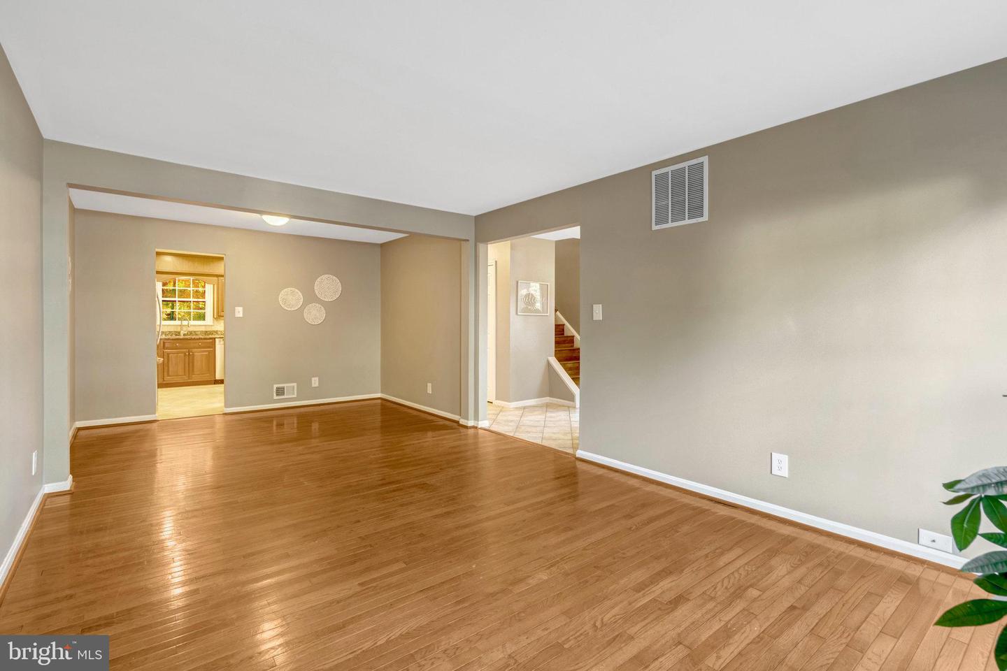 5515 CHESHIRE MEADOWS WAY, FAIRFAX, Virginia 22032, 3 Bedrooms Bedrooms, ,3 BathroomsBathrooms,Residential,For sale,5515 CHESHIRE MEADOWS WAY,VAFX2275846 MLS # VAFX2275846 5515 CHESHIRE MEADOWS WAY, FAIRFAX, Virginia 22032, 3 Bedrooms Bedrooms, ,3 BathroomsBathrooms,Residential,For sale,5515 CHESHIRE MEADOWS WAY,VAFX2275846 MLS # VAFX2275846