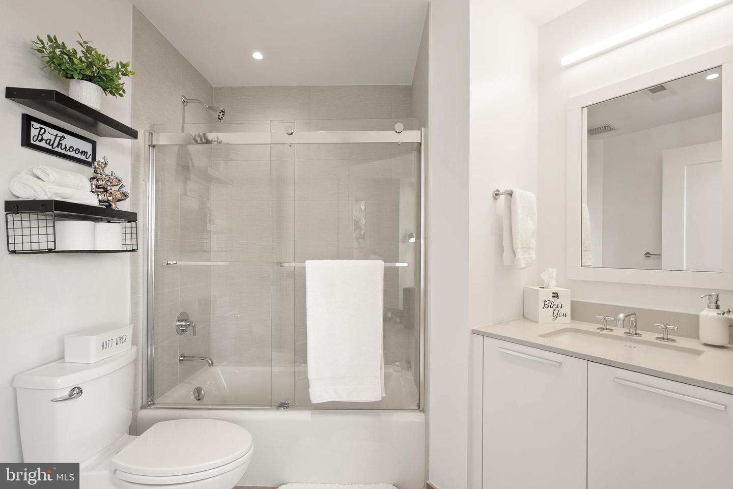 1201 N ROYAL ST #410, ALEXANDRIA, Virginia 22314, 2 Bedrooms Bedrooms, ,2 BathroomsBathrooms,Residential,For sale,1201 N ROYAL ST #410,VAAX2051158 MLS # VAAX2051158 1201 N ROYAL ST #410, ALEXANDRIA, Virginia 22314, 2 Bedrooms Bedrooms, ,2 BathroomsBathrooms,Residential,For sale,1201 N ROYAL ST #410,VAAX2051158 MLS # VAAX2051158