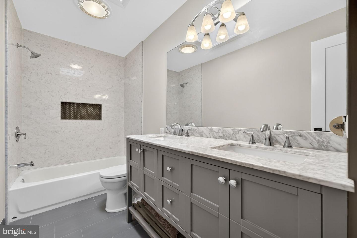 2501 EASIE ST, OAKTON, Virginia 22124, 4 Bedrooms Bedrooms, ,3 BathroomsBathrooms,Residential,For sale,2501 EASIE ST,VAFX2276682 MLS # VAFX2276682