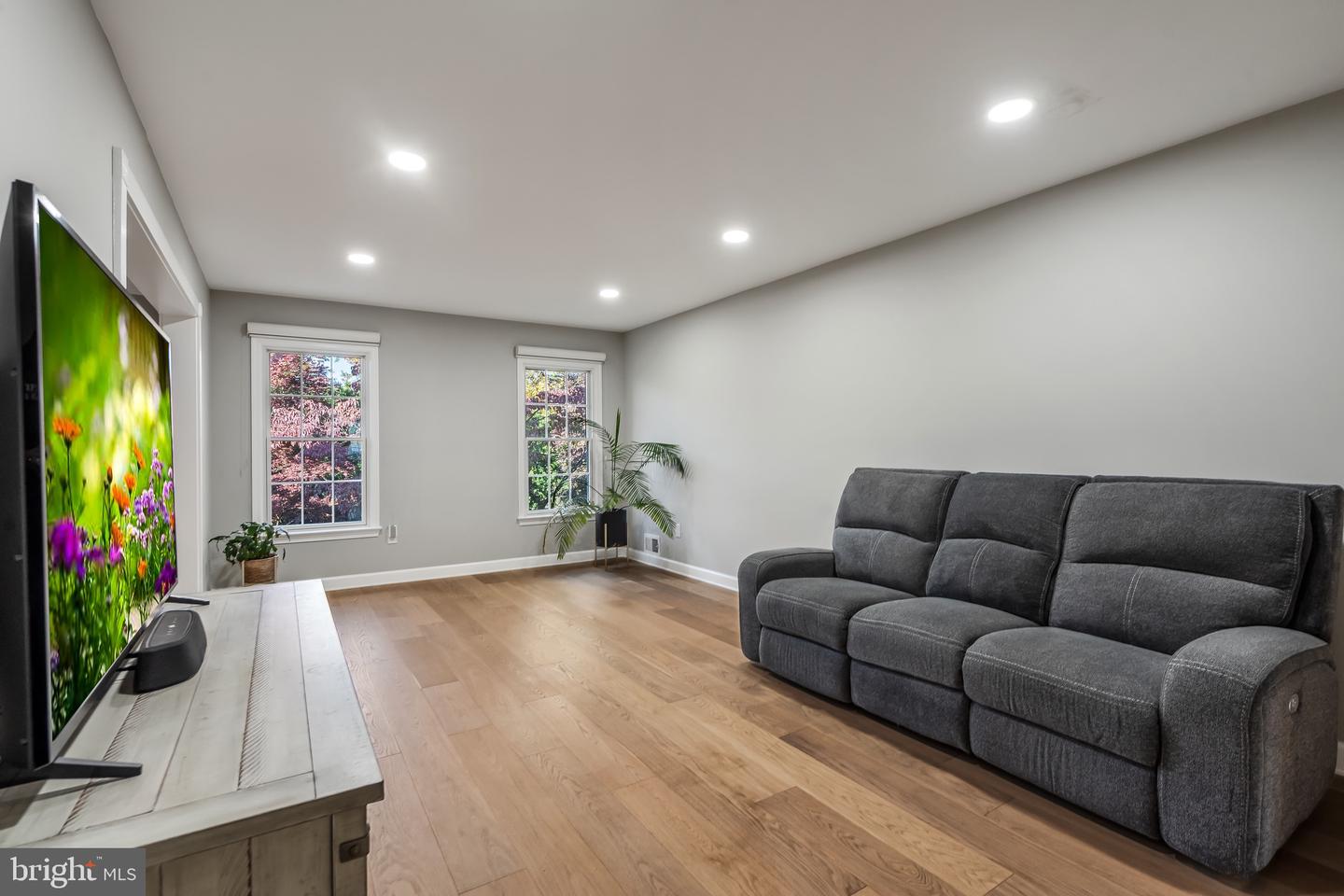 6620 ROSECROFT PL, FALLS CHURCH, Virginia 22043, 3 Bedrooms Bedrooms, ,2 BathroomsBathrooms,Residential,For sale,6620 ROSECROFT PL,VAFX2276802 MLS # VAFX2276802 6620 ROSECROFT PL, FALLS CHURCH, Virginia 22043, 3 Bedrooms Bedrooms, ,2 BathroomsBathrooms,Residential,For sale,6620 ROSECROFT PL,VAFX2276802 MLS # VAFX2276802