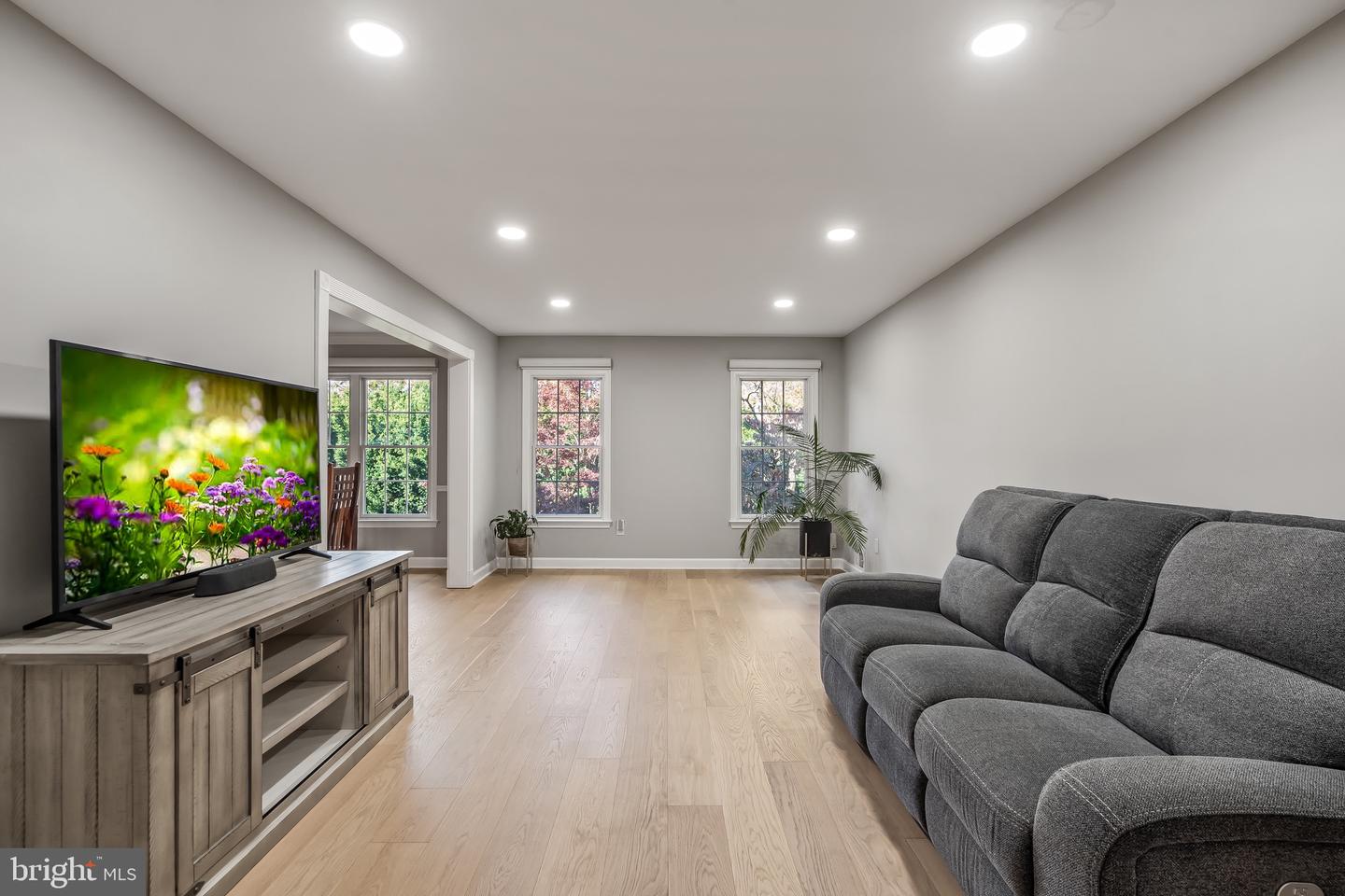 6620 ROSECROFT PL, FALLS CHURCH, Virginia 22043, 3 Bedrooms Bedrooms, ,2 BathroomsBathrooms,Residential,For sale,6620 ROSECROFT PL,VAFX2276802 MLS # VAFX2276802 6620 ROSECROFT PL, FALLS CHURCH, Virginia 22043, 3 Bedrooms Bedrooms, ,2 BathroomsBathrooms,Residential,For sale,6620 ROSECROFT PL,VAFX2276802 MLS # VAFX2276802