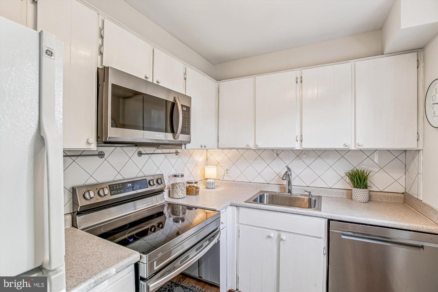 3000 S COLUMBUS ST S #B2, ARLINGTON, Virginia 22206, 2 Bedrooms Bedrooms, 9 Rooms Rooms,1 BathroomBathrooms,Residential,For sale,3000 S COLUMBUS ST S #B2,VAAR2065598 MLS # VAAR2065598 3000 S COLUMBUS ST S #B2, ARLINGTON, Virginia 22206, 2 Bedrooms Bedrooms, 9 Rooms Rooms,1 BathroomBathrooms,Residential,For sale,3000 S COLUMBUS ST S #B2,VAAR2065598 MLS # VAAR2065598