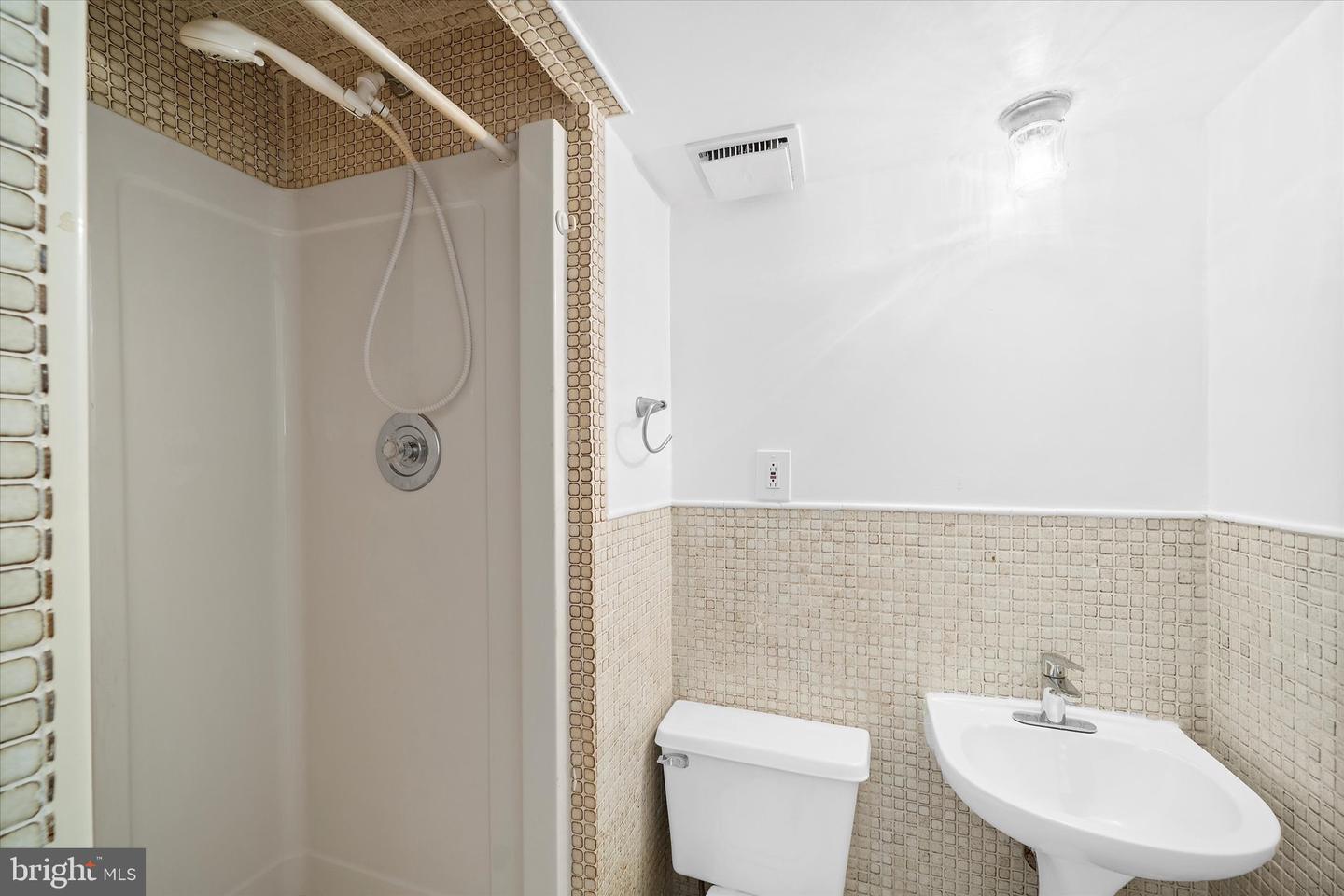 9323 KITE ST, BURKE, Virginia 22015, 3 Bedrooms Bedrooms, ,2 BathroomsBathrooms,Residential,For sale,9323 KITE ST,VAFX2277196 MLS # VAFX2277196 9323 KITE ST, BURKE, Virginia 22015, 3 Bedrooms Bedrooms, ,2 BathroomsBathrooms,Residential,For sale,9323 KITE ST,VAFX2277196 MLS # VAFX2277196