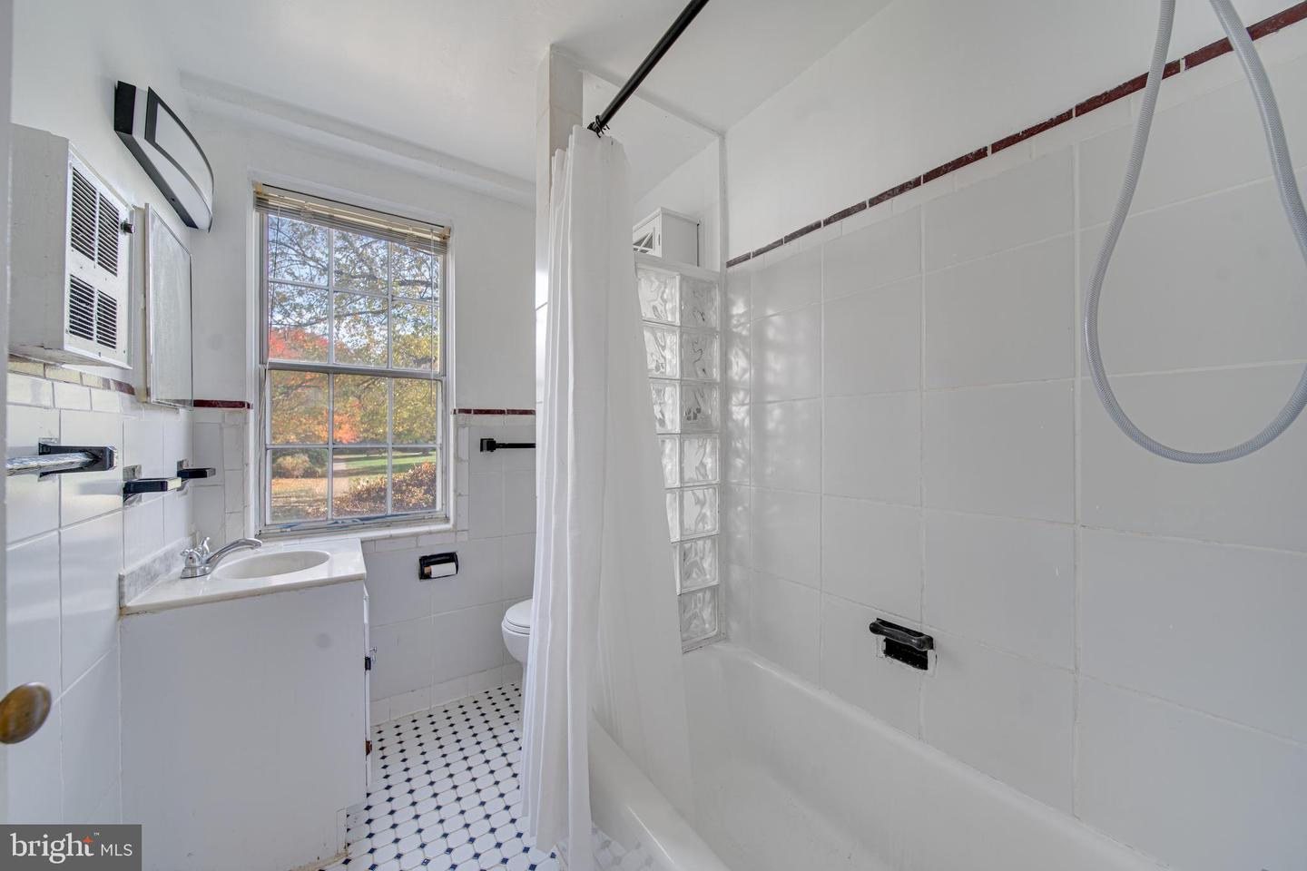 18 AUBURN CT #A, ALEXANDRIA, Virginia 22305, 1 Bedroom Bedrooms, ,1 BathroomBathrooms,Residential,For sale,18 AUBURN CT #A,VAAX2051394 MLS # VAAX2051394 18 AUBURN CT #A, ALEXANDRIA, Virginia 22305, 1 Bedroom Bedrooms, ,1 BathroomBathrooms,Residential,For sale,18 AUBURN CT #A,VAAX2051394 MLS # VAAX2051394