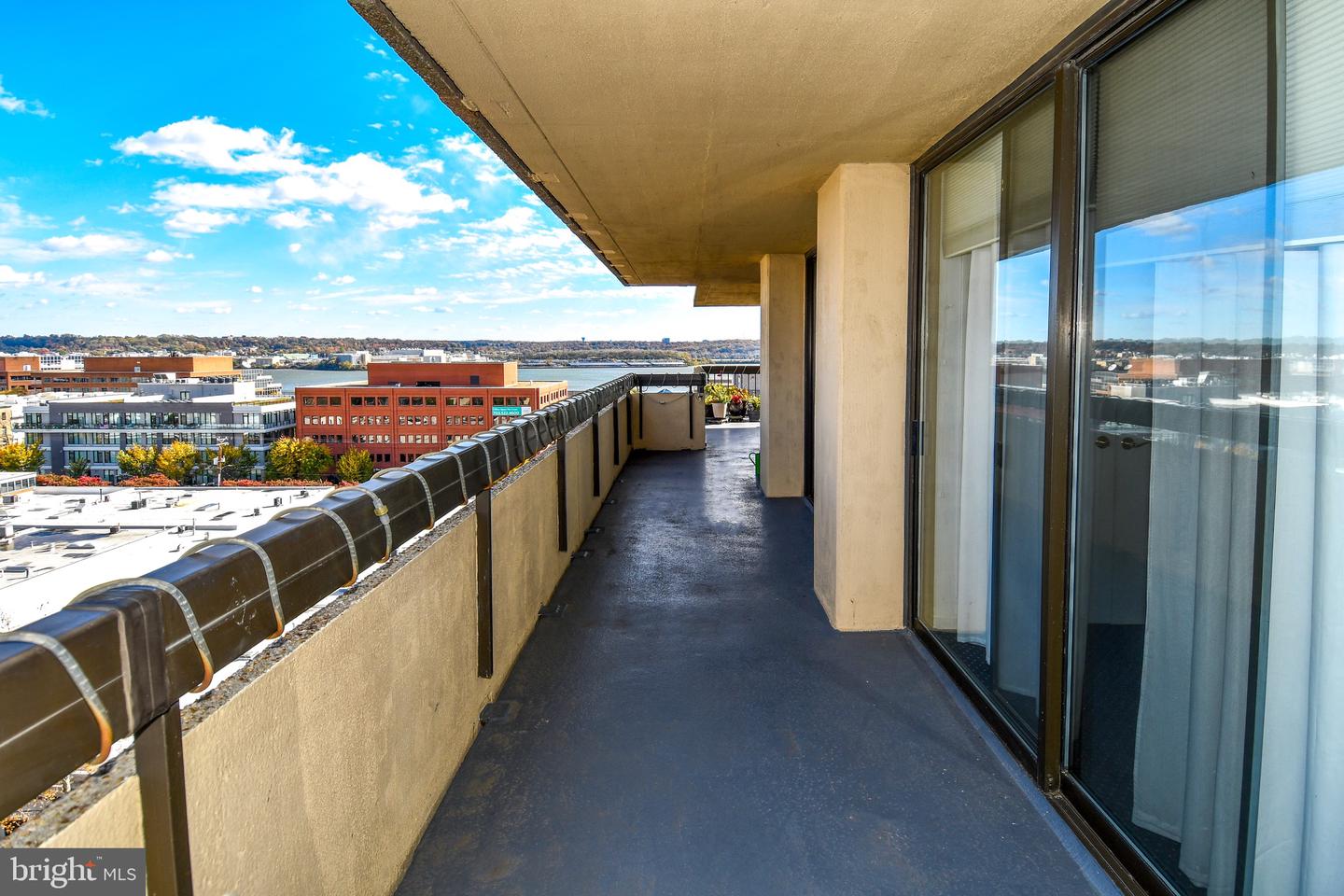 400 MADISON ST #1008, ALEXANDRIA, Virginia 22314, 3 Bedrooms Bedrooms, ,2 BathroomsBathrooms,Residential,For sale,400 MADISON ST #1008,VAAX2051438 MLS # VAAX2051438 400 MADISON ST #1008, ALEXANDRIA, Virginia 22314, 3 Bedrooms Bedrooms, ,2 BathroomsBathrooms,Residential,For sale,400 MADISON ST #1008,VAAX2051438 MLS # VAAX2051438