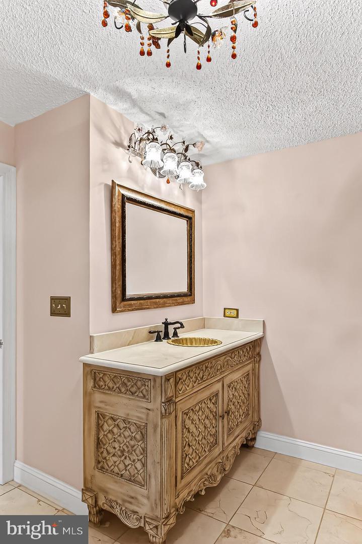 5903 MOUNT EAGLE DR #203, ALEXANDRIA, Virginia 22303, 1 Bedroom Bedrooms, ,1 BathroomBathrooms,Residential,For sale,5903 MOUNT EAGLE DR #203,VAFX2277464 MLS # VAFX2277464