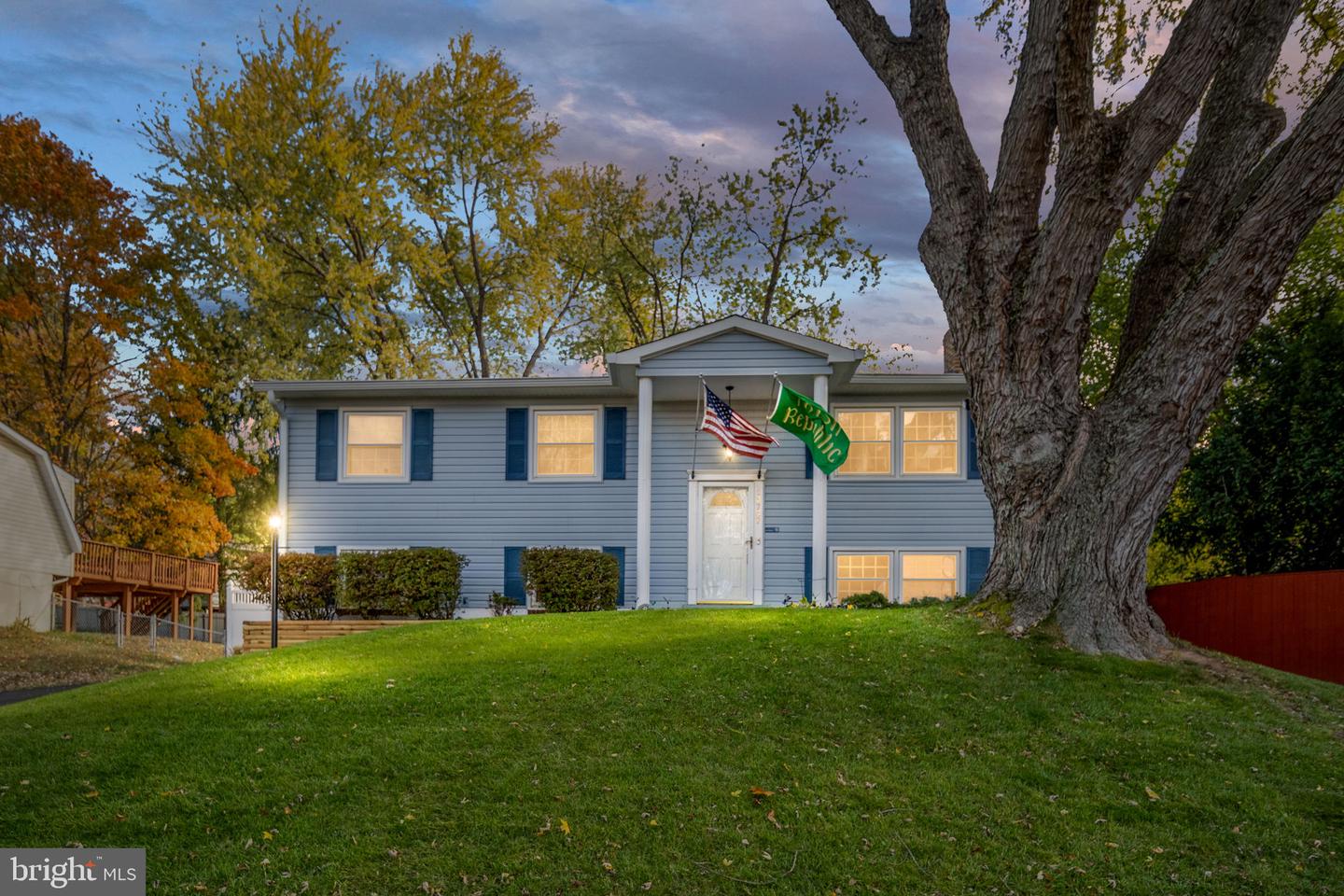 13707 MAPLEDALE AVE, WOODBRIDGE, Virginia 22193, 4 Bedrooms Bedrooms, ,2 BathroomsBathrooms,Residential,For sale,13707 MAPLEDALE AVE,VAPW2107268 MLS # VAPW2107268