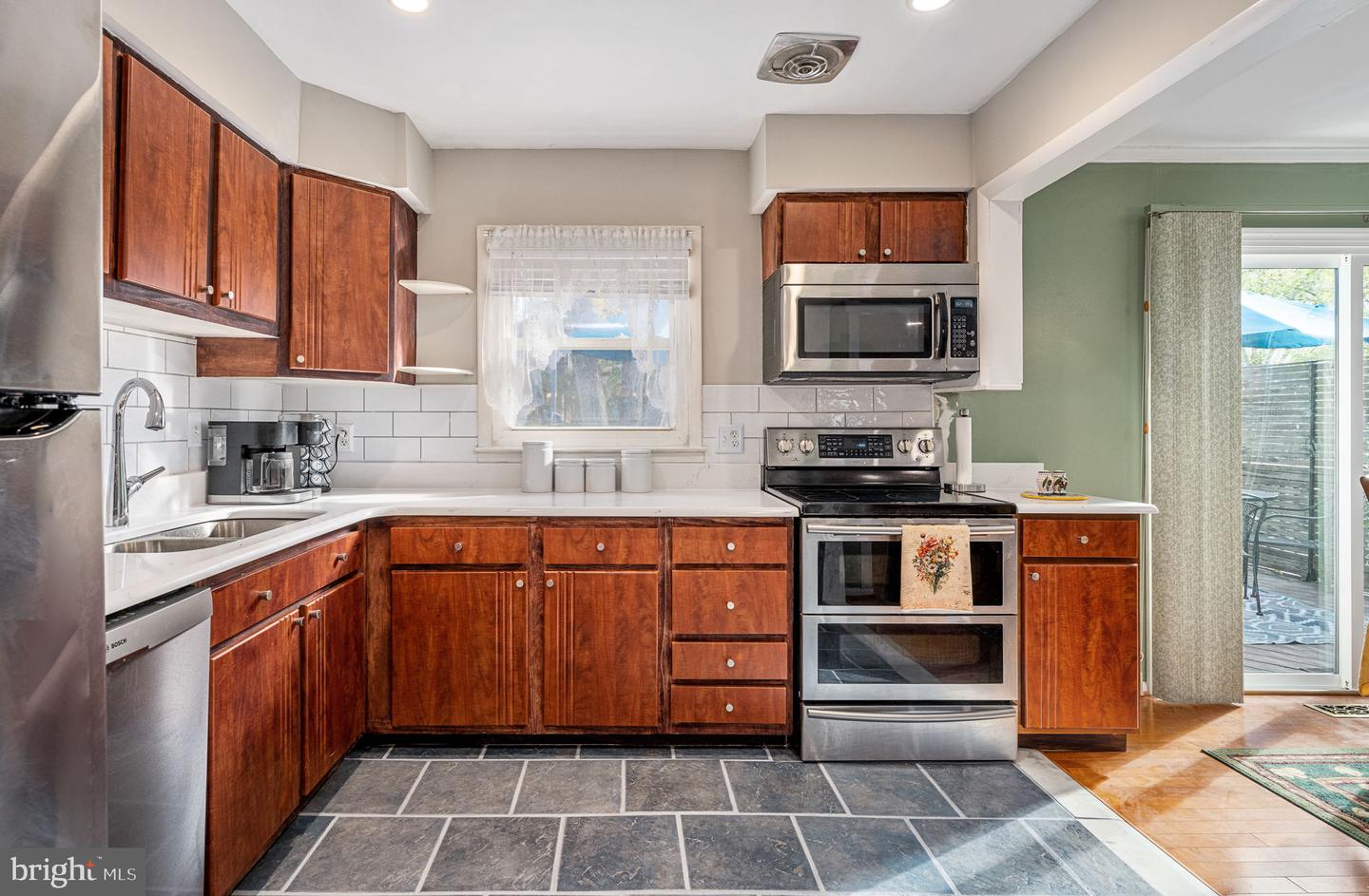 13707 MAPLEDALE AVE, WOODBRIDGE, Virginia 22193, 4 Bedrooms Bedrooms, ,2 BathroomsBathrooms,Residential,For sale,13707 MAPLEDALE AVE,VAPW2107268 MLS # VAPW2107268