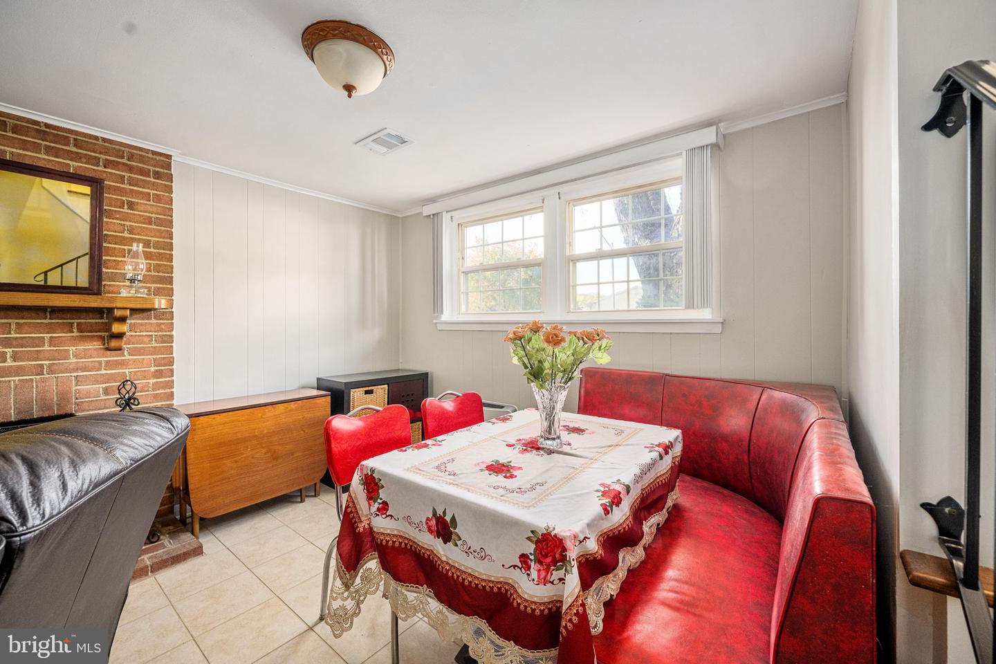 13707 MAPLEDALE AVE, WOODBRIDGE, Virginia 22193, 4 Bedrooms Bedrooms, ,2 BathroomsBathrooms,Residential,For sale,13707 MAPLEDALE AVE,VAPW2107268 MLS # VAPW2107268