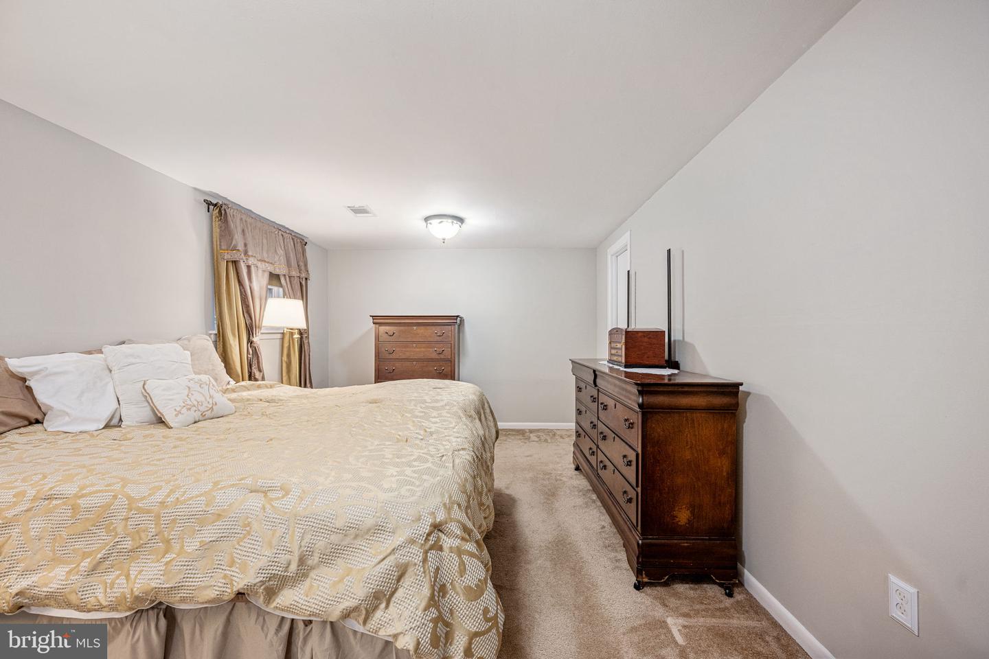 13707 MAPLEDALE AVE, WOODBRIDGE, Virginia 22193, 4 Bedrooms Bedrooms, ,2 BathroomsBathrooms,Residential,For sale,13707 MAPLEDALE AVE,VAPW2107268 MLS # VAPW2107268