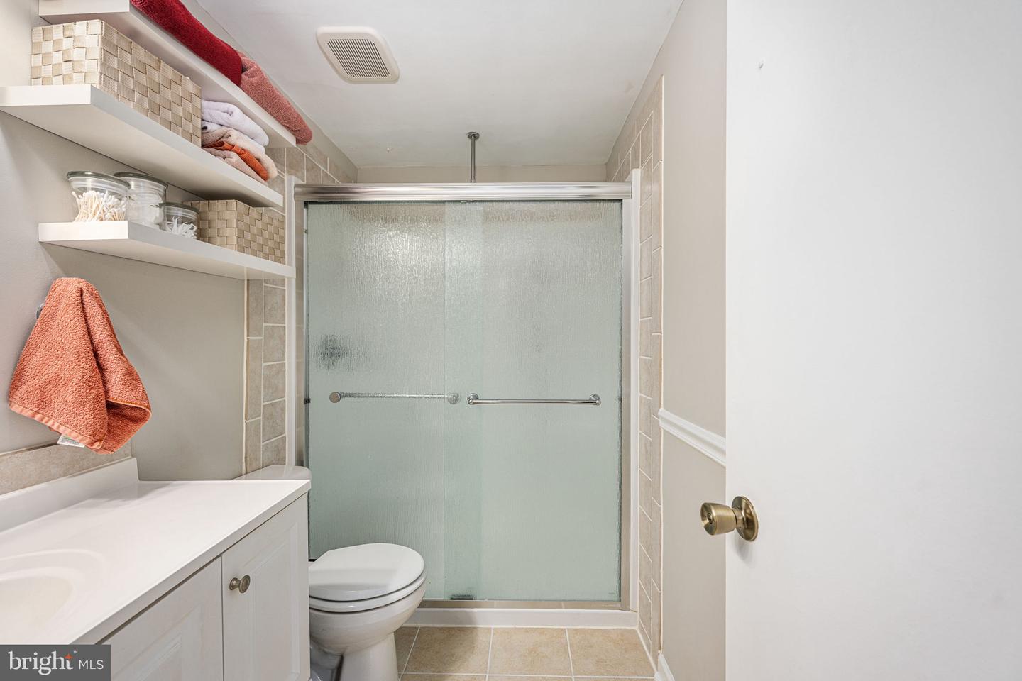 13707 MAPLEDALE AVE, WOODBRIDGE, Virginia 22193, 4 Bedrooms Bedrooms, ,2 BathroomsBathrooms,Residential,For sale,13707 MAPLEDALE AVE,VAPW2107268 MLS # VAPW2107268