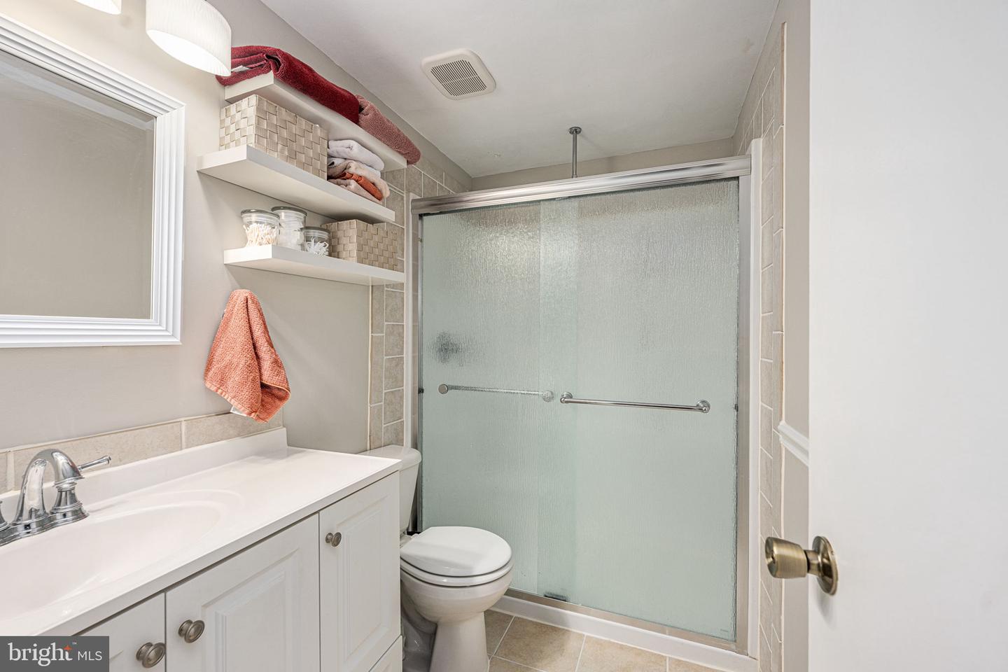 13707 MAPLEDALE AVE, WOODBRIDGE, Virginia 22193, 4 Bedrooms Bedrooms, ,2 BathroomsBathrooms,Residential,For sale,13707 MAPLEDALE AVE,VAPW2107268 MLS # VAPW2107268