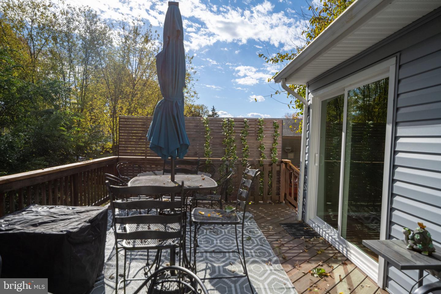 13707 MAPLEDALE AVE, WOODBRIDGE, Virginia 22193, 4 Bedrooms Bedrooms, ,2 BathroomsBathrooms,Residential,For sale,13707 MAPLEDALE AVE,VAPW2107268 MLS # VAPW2107268