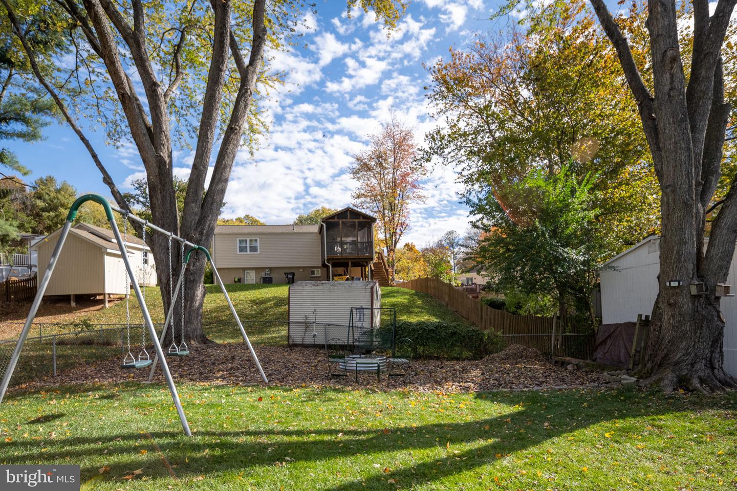 13707 MAPLEDALE AVE, WOODBRIDGE, Virginia 22193, 4 Bedrooms Bedrooms, ,2 BathroomsBathrooms,Residential,For sale,13707 MAPLEDALE AVE,VAPW2107268 MLS # VAPW2107268