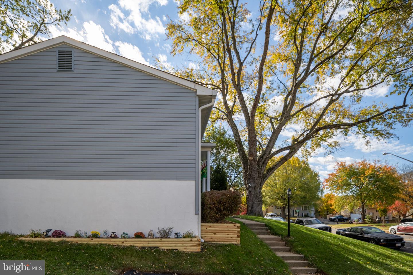 13707 MAPLEDALE AVE, WOODBRIDGE, Virginia 22193, 4 Bedrooms Bedrooms, ,2 BathroomsBathrooms,Residential,For sale,13707 MAPLEDALE AVE,VAPW2107268 MLS # VAPW2107268